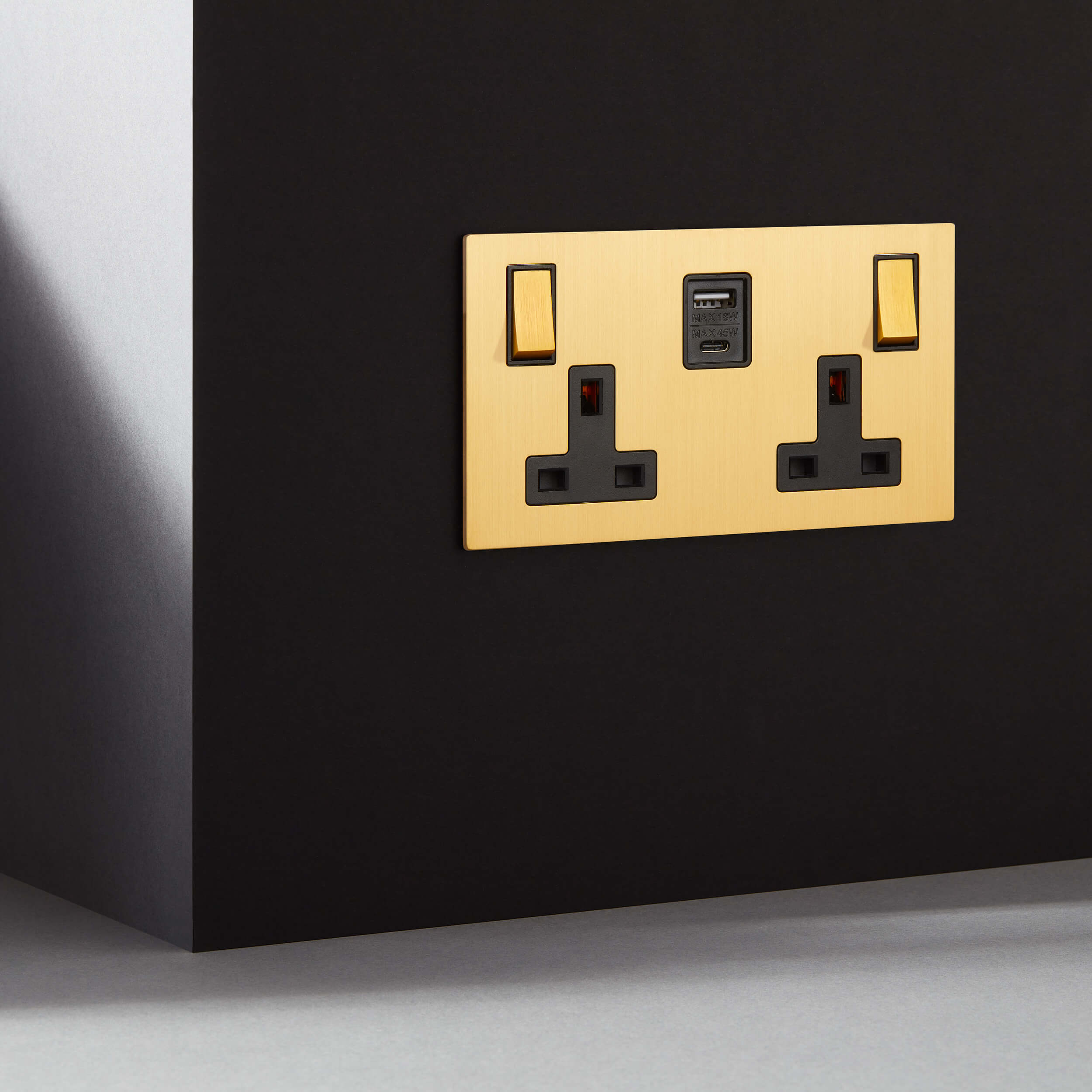 Renaissance Double Socket + USB/C